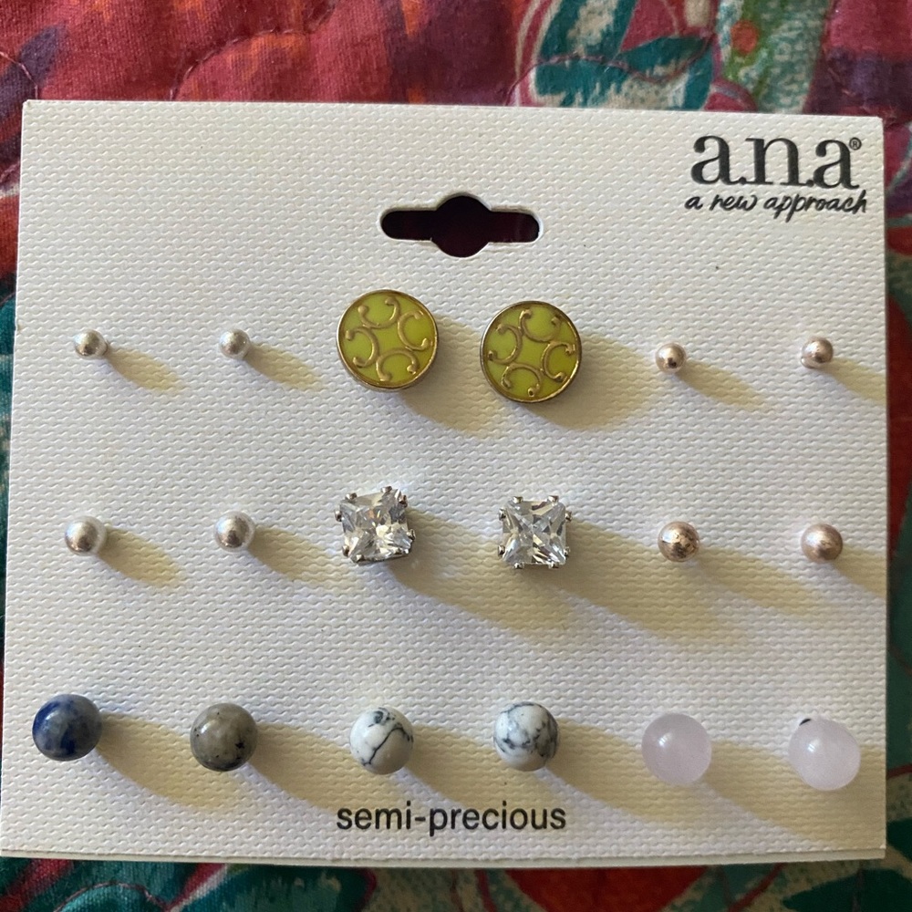 Brand new beautiful stud earrings
